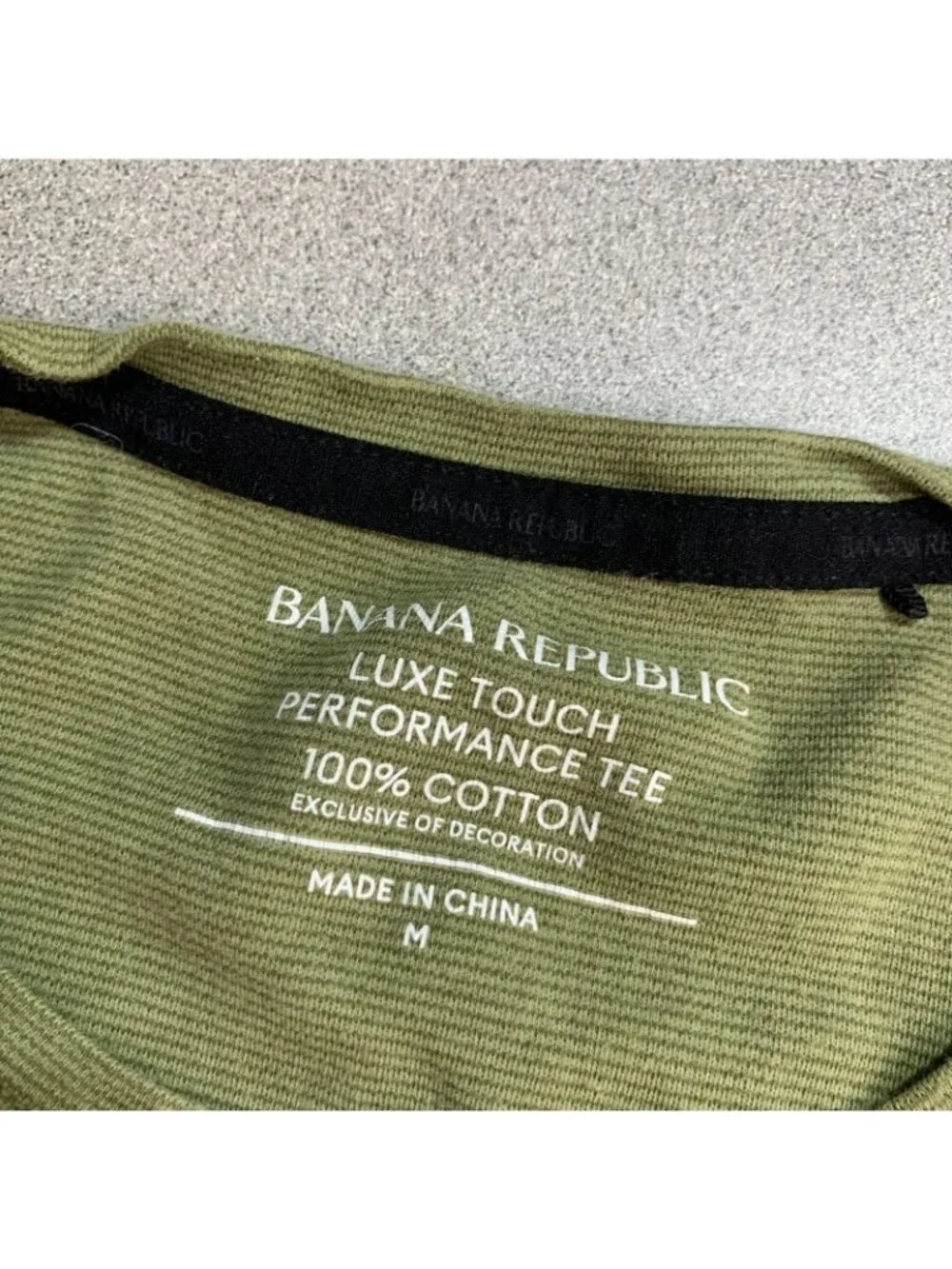 Banana Republic Men's M Luxe Touch Performance Tee Olive Green 100% Cotton